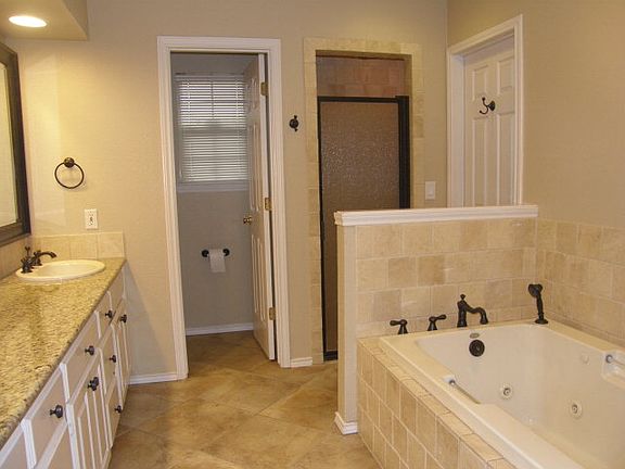 3rd image of 2208 Bradford Ct