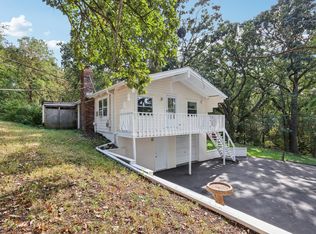 85 Lake Shore Dr, Carpentersville, IL 60110