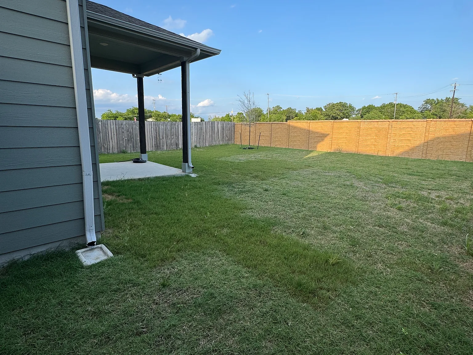 3 bed, 2.5 bath, 1900 sqft, $2,350 — Photo 3