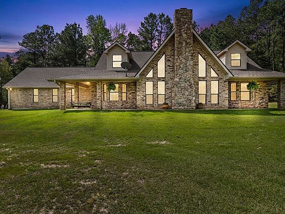 2nd image of 450 Reeves Ln