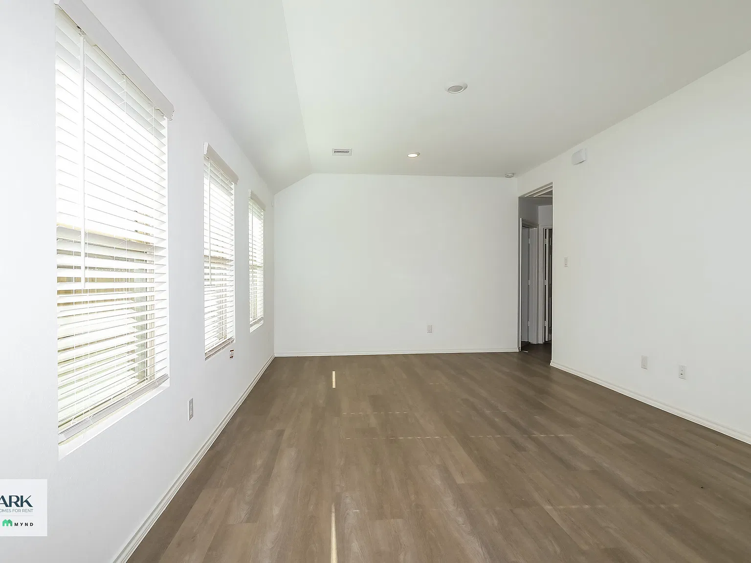 3 bed, 2.0 bath, 1249 sqft, $1,779 — Photo 4