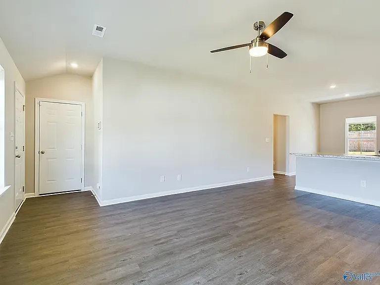 3 bed, 1317 sqft, $1,695 — Photo 4