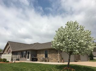 4933 River Valley Rd, Fort Madison, IA 52627