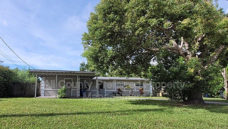 1st image of 977 Bougainvillea Dr