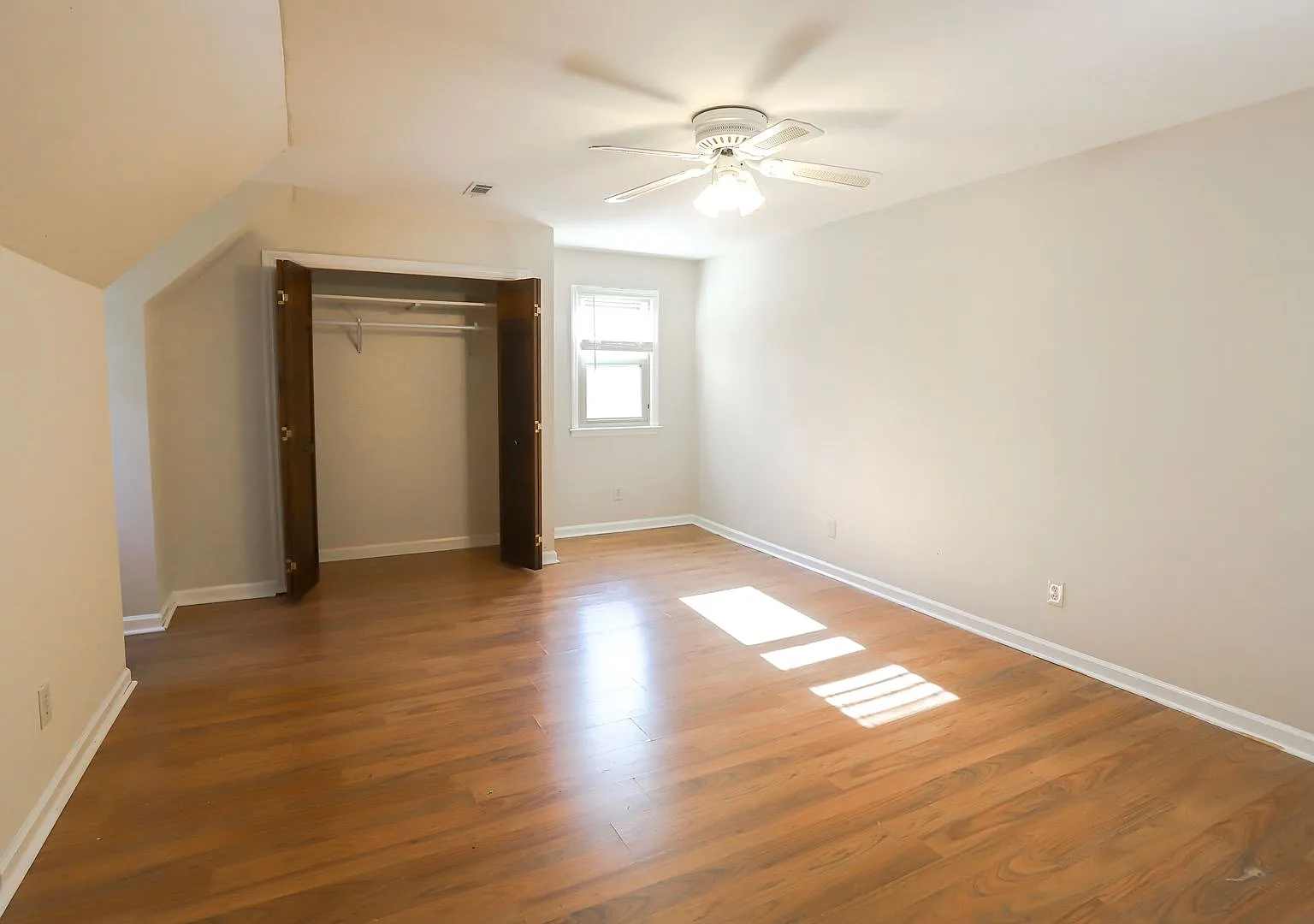 Gorgeous Estate home in Houndslake! — Photo 3