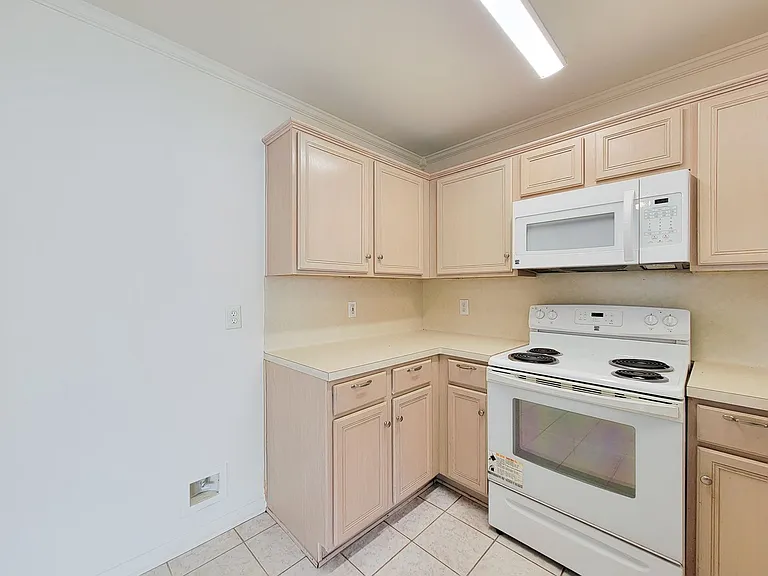 11810 Rolling Stream Dr — Photo 7