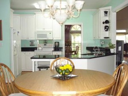 4th image of 221 Shagbark Dr