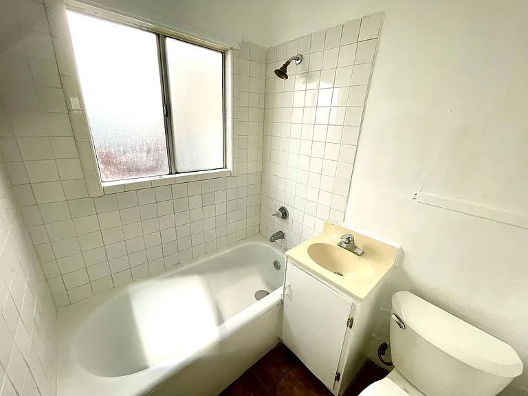 5427 1/2 Dairy Ave #5427-1/2 — Photo 3
