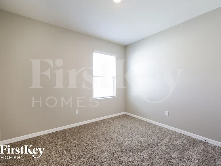 480 Burnham Cir — Photo 12