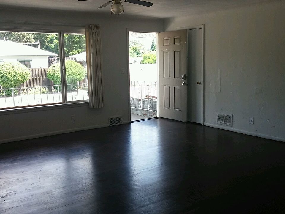 1st image of 924 E Desmet Ave