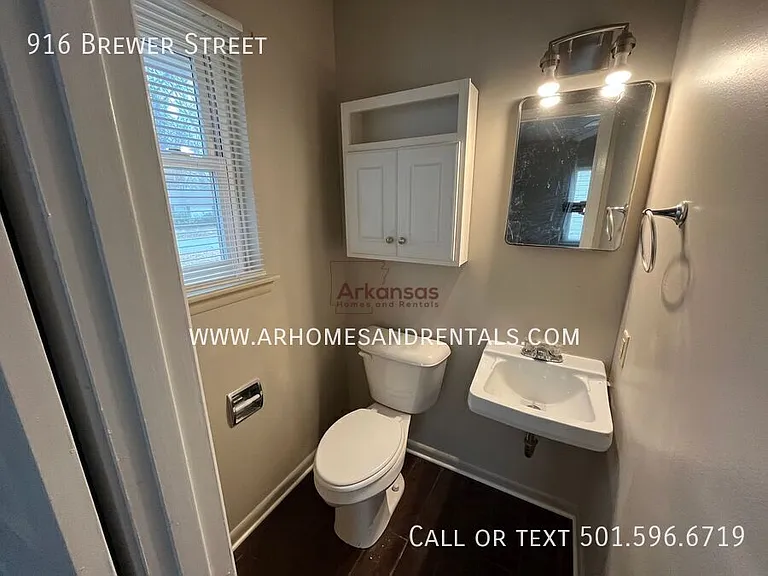 916 Brewer St — Photo 7