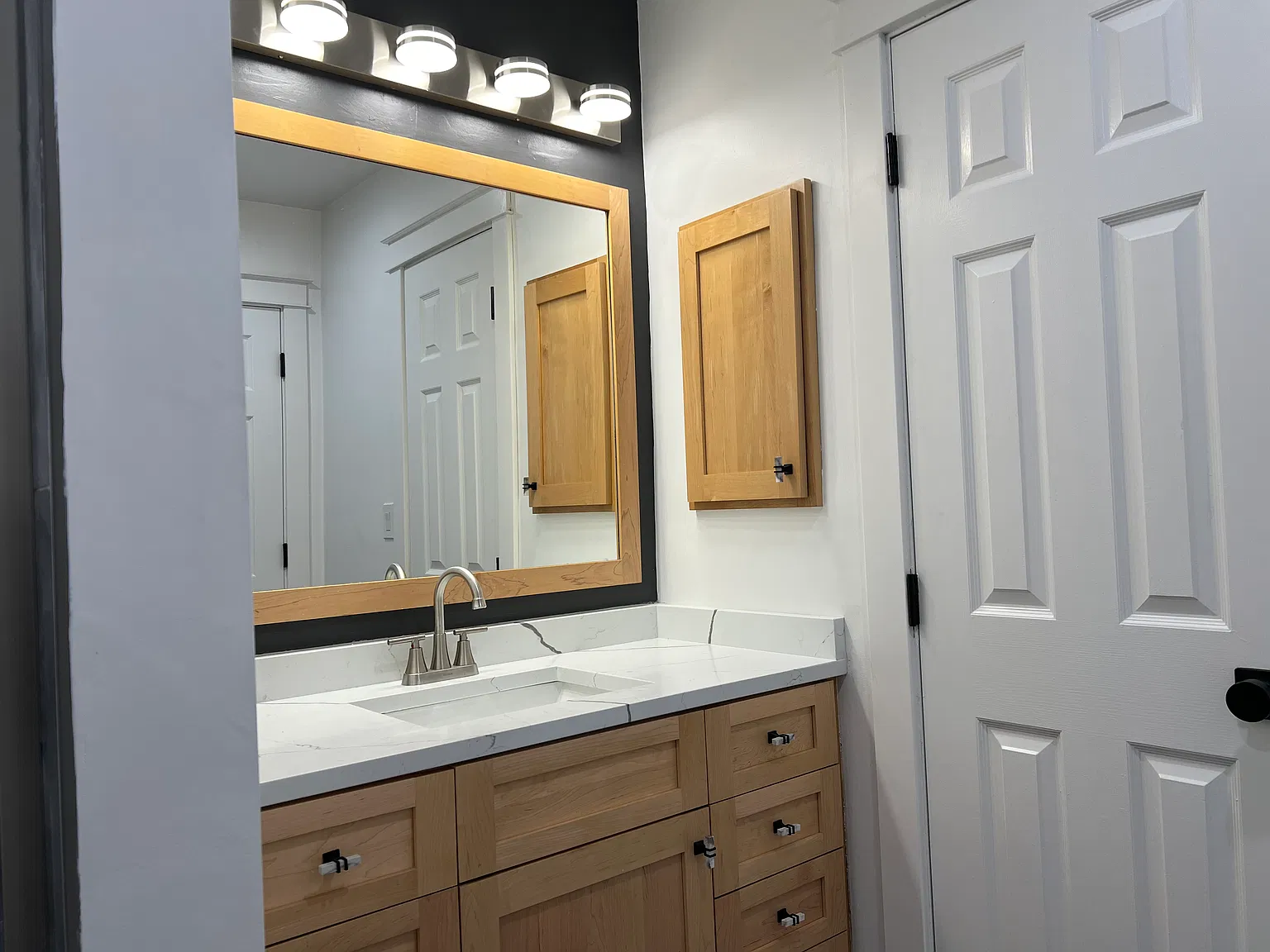 3 bed, 2.5 bath, 1837 sqft, $4,000 — Photo 4