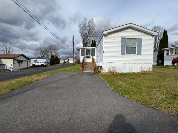 44 Mountain Laurel Vlg, Moscow, PA 18444