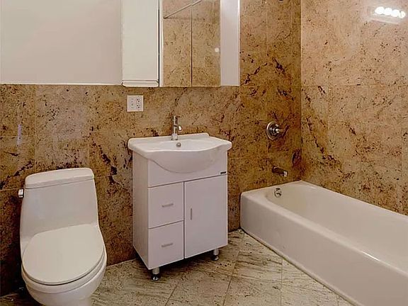 4th image of 252 18th St APT 3D