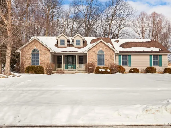 607 Red Maple Dr, Tecumseh, MI 49286