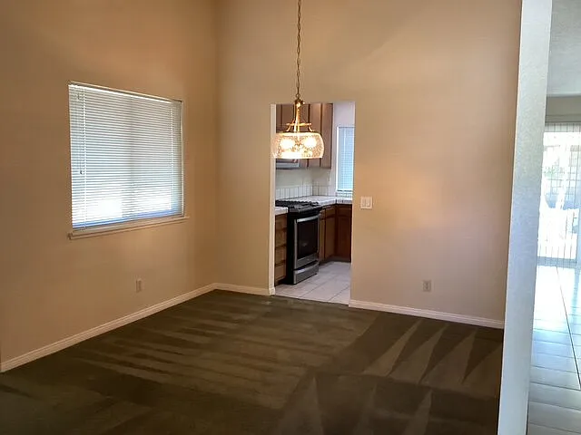 3 bed, 2.0 bath, 1385 sqft, $2,820 — Photo 4