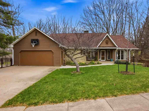 618 Stuart Ct, Iowa City, IA 52245