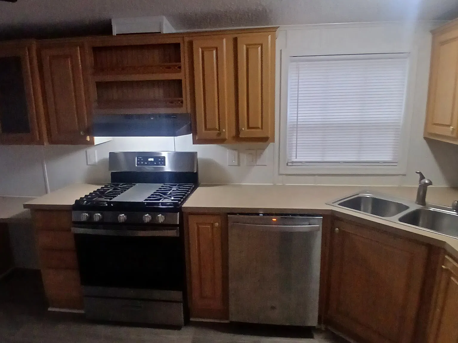3 bed, 1053 sqft, $2,100 — Photo 3
