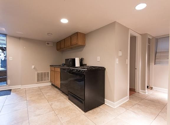 4th image of 1842 N Bissell St #1
