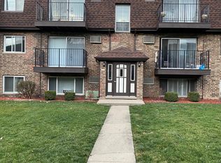 551 Dempster St #GS, Mount Prospect, IL 60056