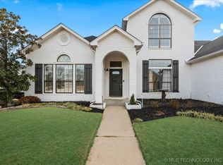 207 S 68th St, Broken Arrow, OK 74014