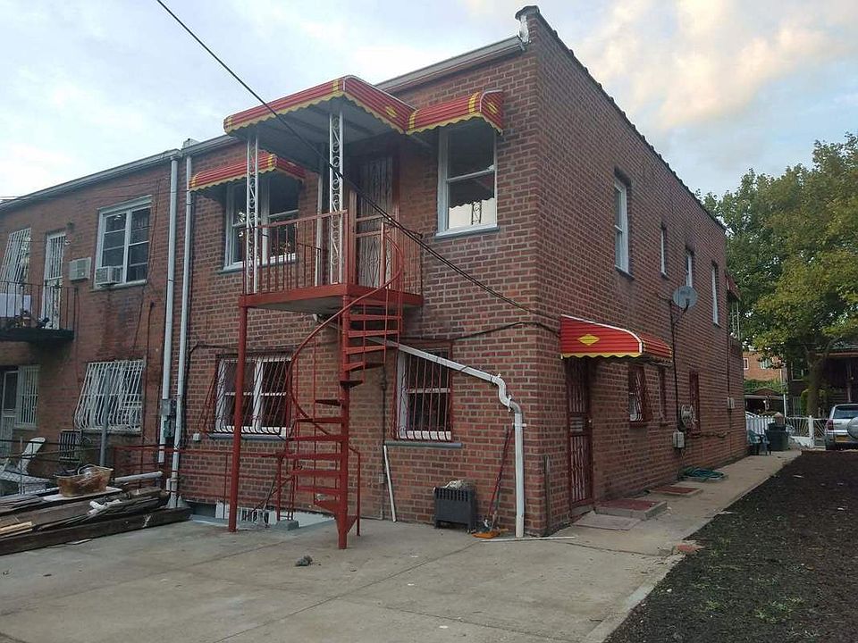 2nd image of 240 E 87th St