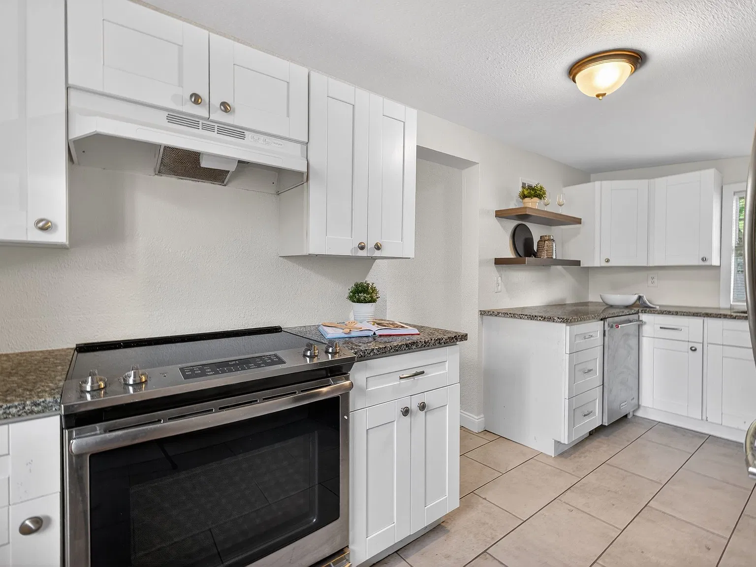 2 bed, 784 sqft, $2,190 — Photo 2
