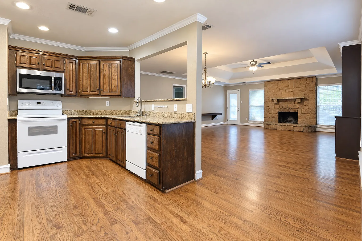 3 bed, 1506 sqft, $2,400 — Photo 4