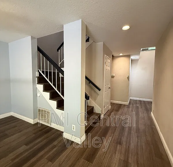 1725 Edgebrook Dr #C — Photo 28
