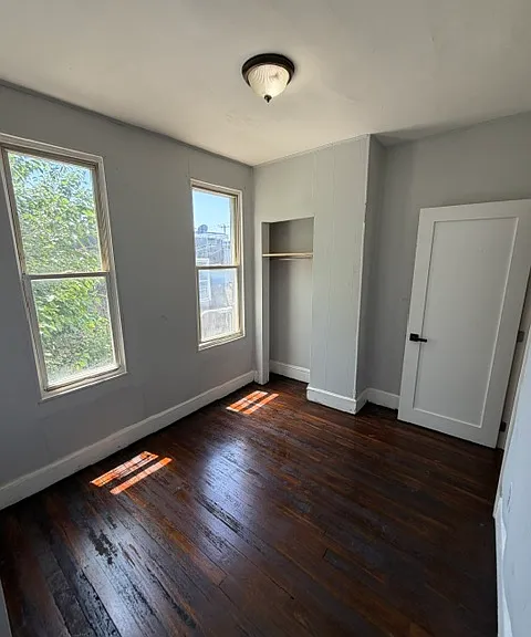 708 E Madison St — Photo 9