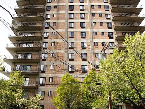 2nd image of 31 Hylan Blvd APT 10A