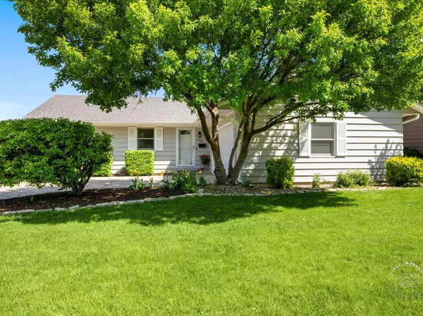 2181 W Illinois Ave, Aurora, IL 60506