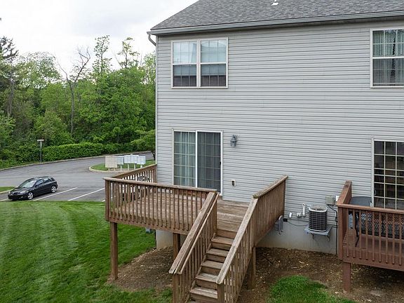 5th image of 400 Carriage Ln #400
