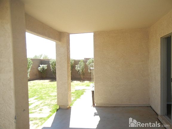 5th image of 2844 N Taylor Ln
