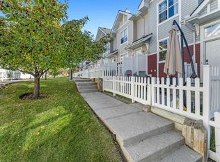 3305 NW New Brighton Gdns SE, Calgary, AB T2Z 0A2