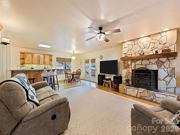 4th image of 3975 Mountain Creek Rd