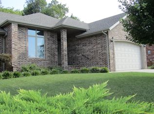 3221 W Sunset St, Springfield, MO 65807