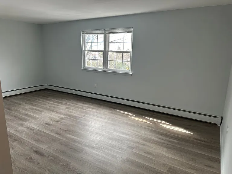 500-502 West Ave — Photo 5