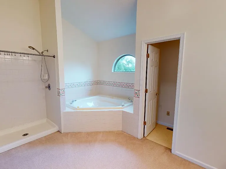 6498 Ringsend Ct — Photo 32