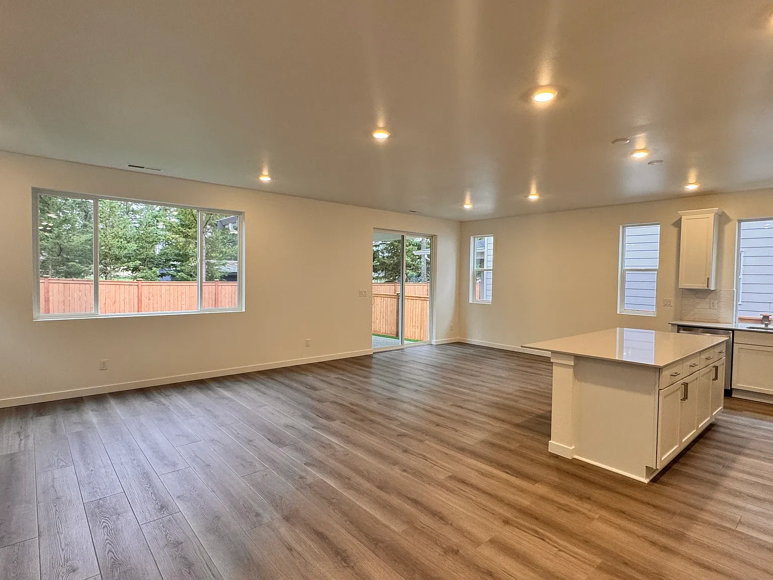 3 bed, 2065 sqft, $3,495 — Photo 3