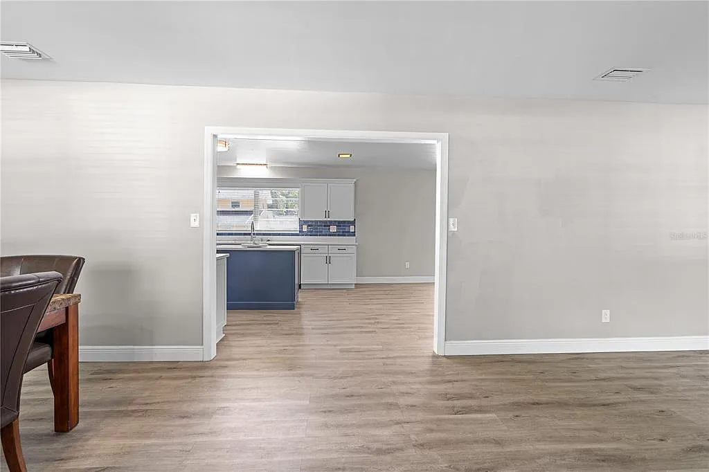 4 bed, 2.0 bath, 1996 sqft, $3,000 — Photo 3