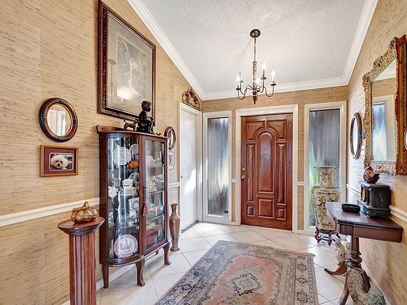 4th image of 1122 Rainwood Circle