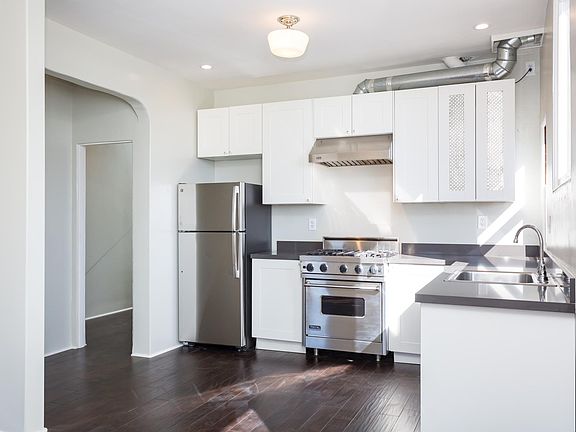 4th image of 126 S 32nd St APT 1