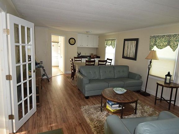 4th image of 21 Narragansett Dr