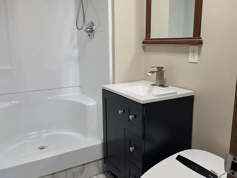 1528 N Yale Blvd — Photo 5