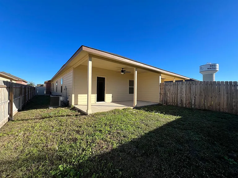 1102 Renee Way — Photo 17