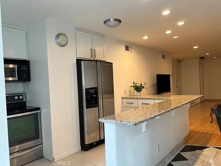 10747 Wilshire Blvd #505 — Photo 10