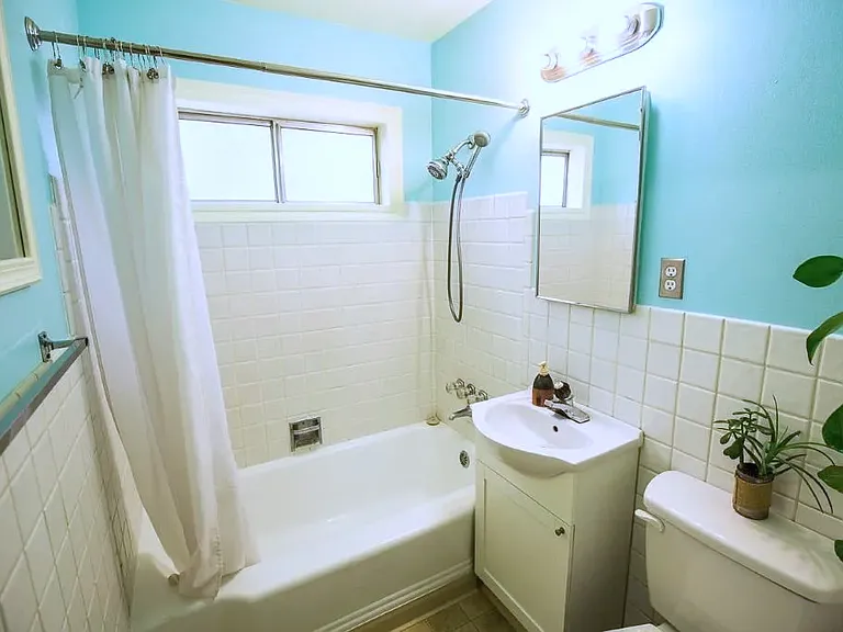 1266 Wesley Dr — Photo 4