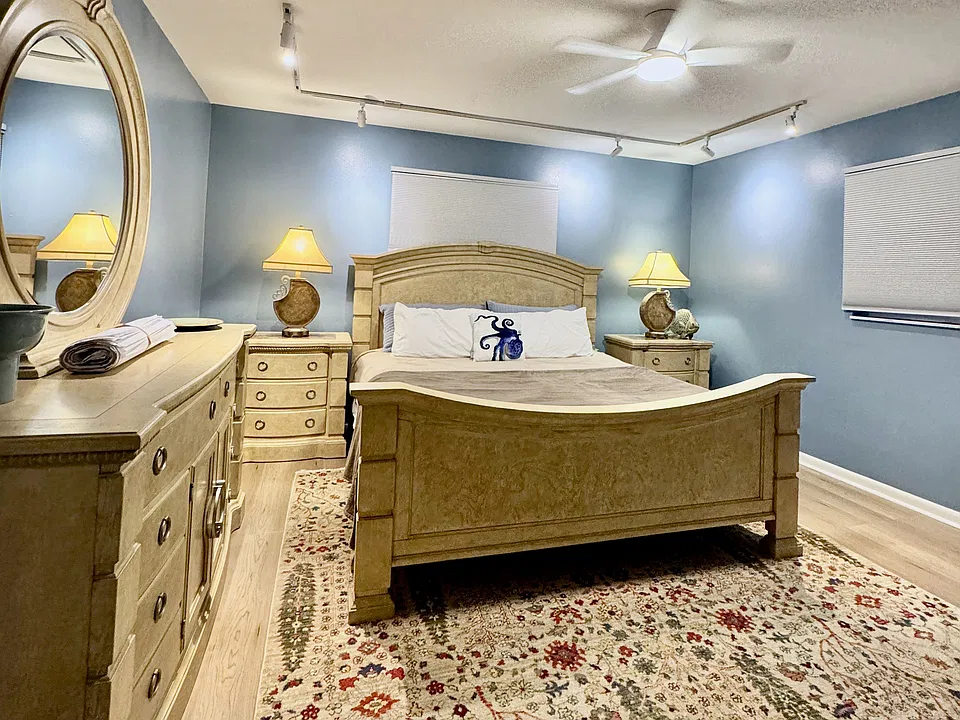 1 bed, 1.0 bath, 800 sqft, $2,350