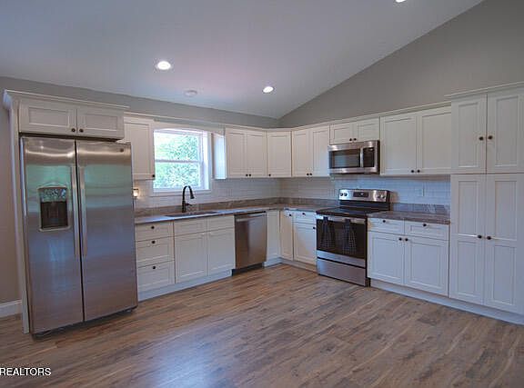 3rd image of 327 Thomas Loop Rd